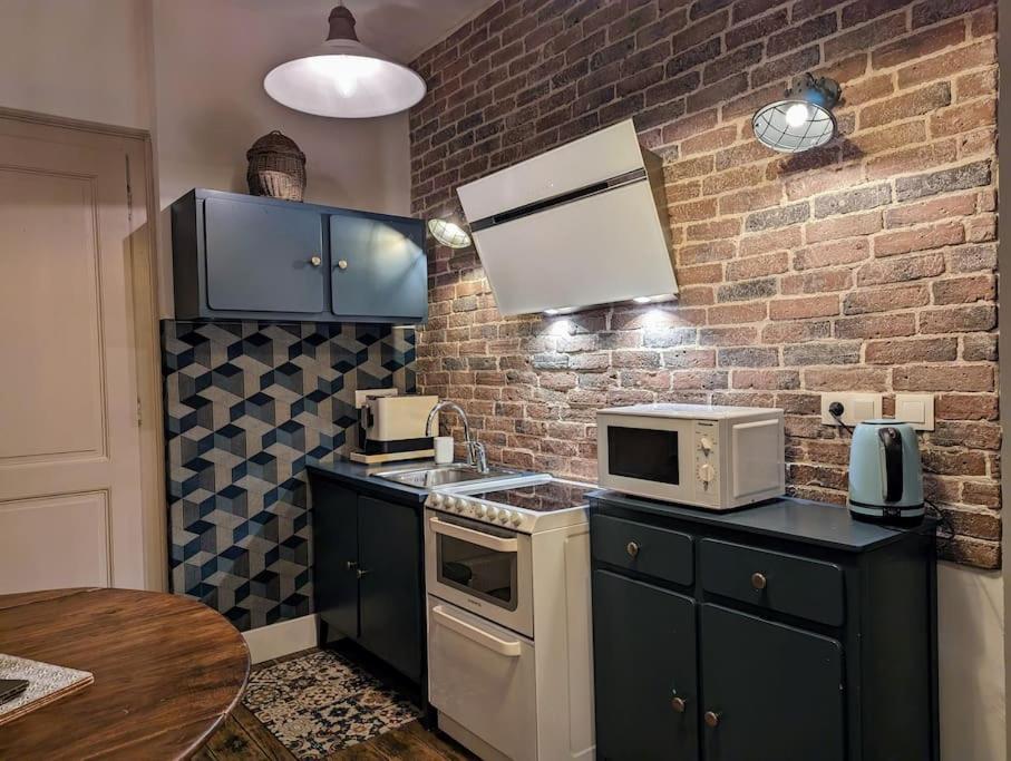 L'Appartement Du Voisin D'Hugo Besancon Bagian luar foto