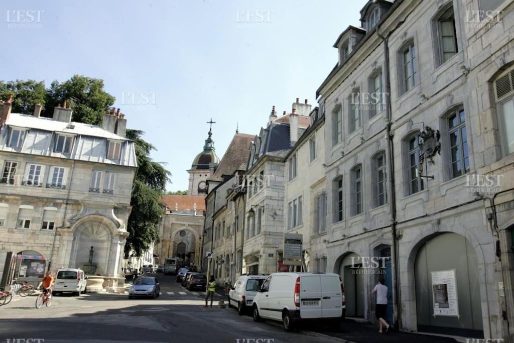 L'Appartement Du Voisin D'Hugo Besancon Bagian luar foto