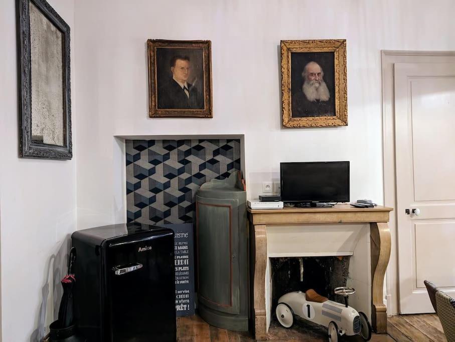 L'Appartement Du Voisin D'Hugo Besancon Bagian luar foto