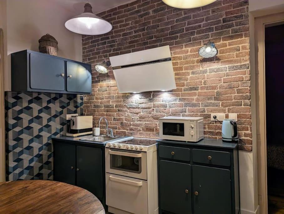L'Appartement Du Voisin D'Hugo Besancon Bagian luar foto